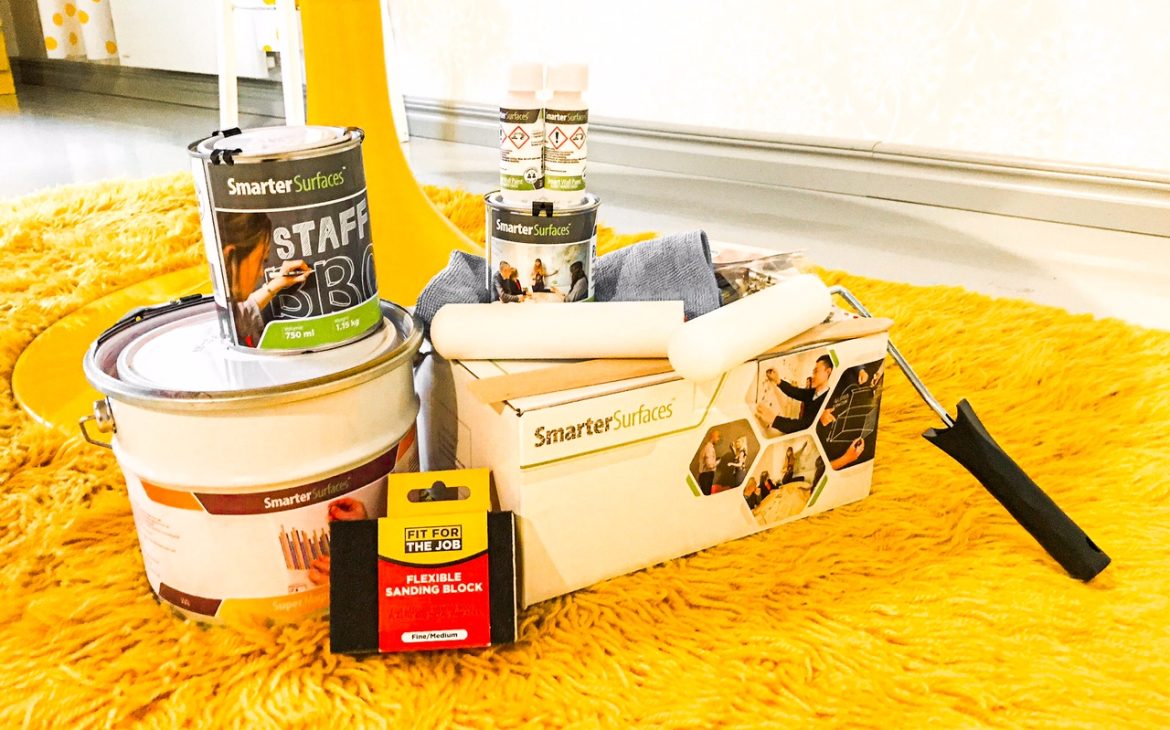 Elluyellow testaamassa Smarter Surfaces tuotteita