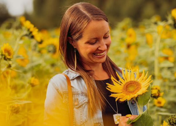 Elluyellow ja auringonkukat