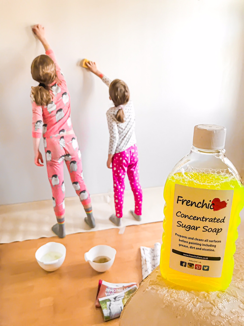 Elluyellow ja Frenchic Paint lastenhuone maalaus