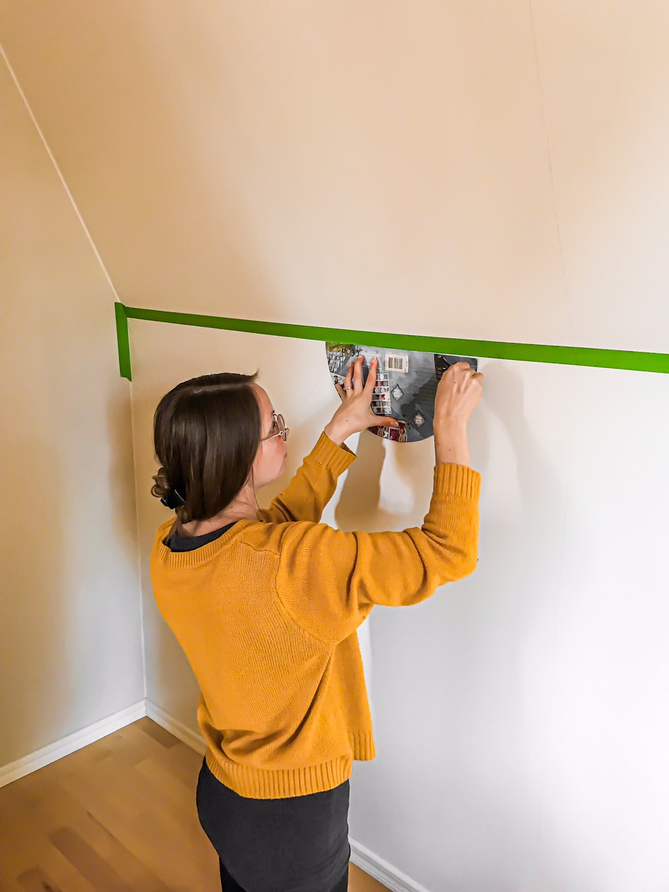 Elluyellow ja Frenchic Paint lastenhuone maalaus