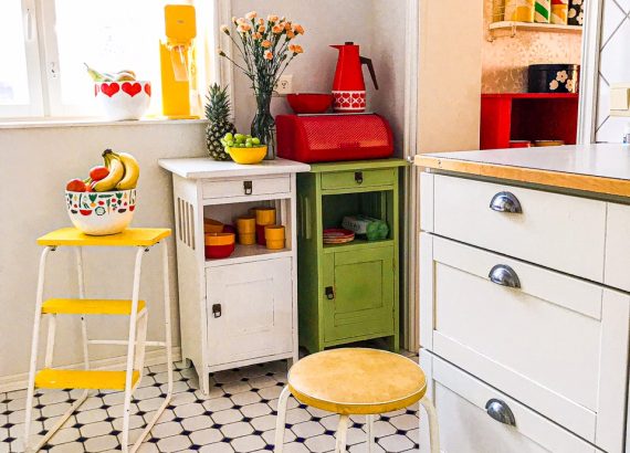 Värikäs retrokeittiö