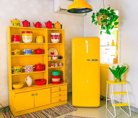 Keltainen retrokeittiö