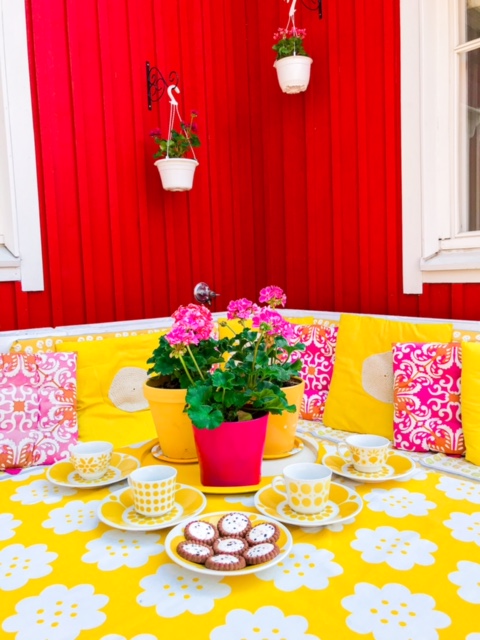 Keltainen kesäpuutarha