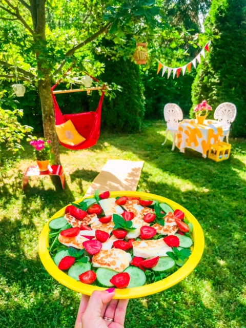 Keltainen kesäpuutarha