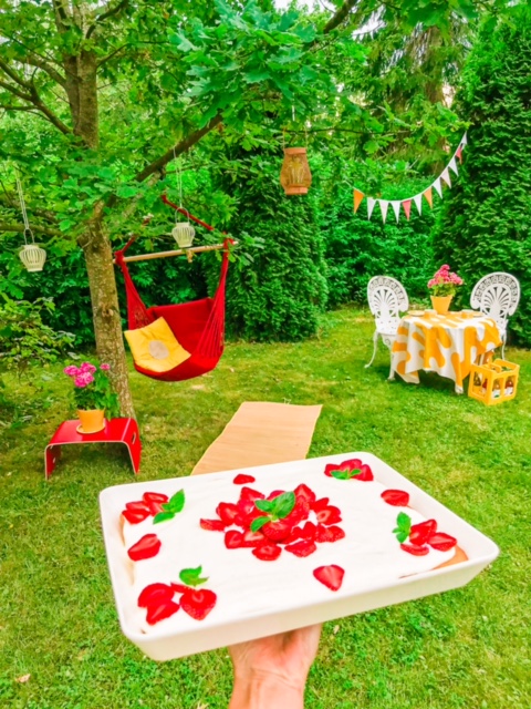 Keltainen kesäpuutarha