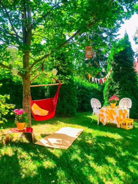 Keltainen kesäpuutarha