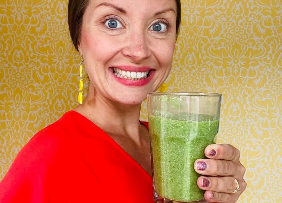 Elluyellow ja vihersmoothie nokkosesta