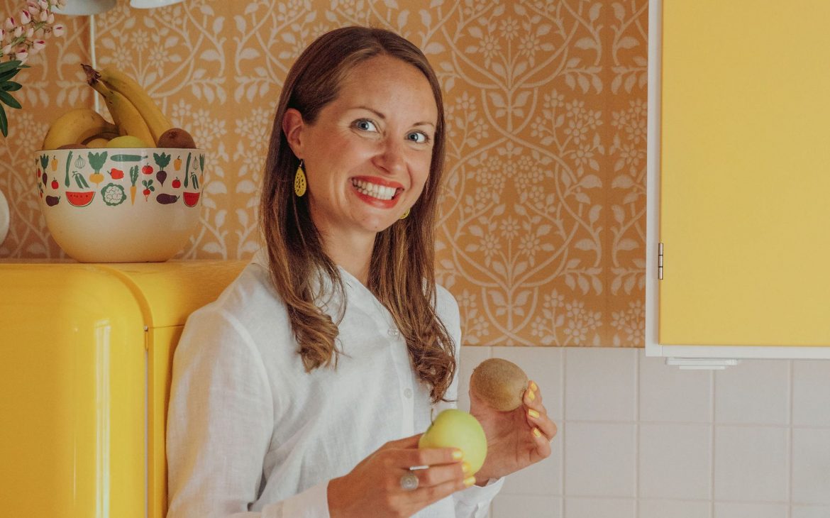 Elluyellow keltaisessa keittiössä