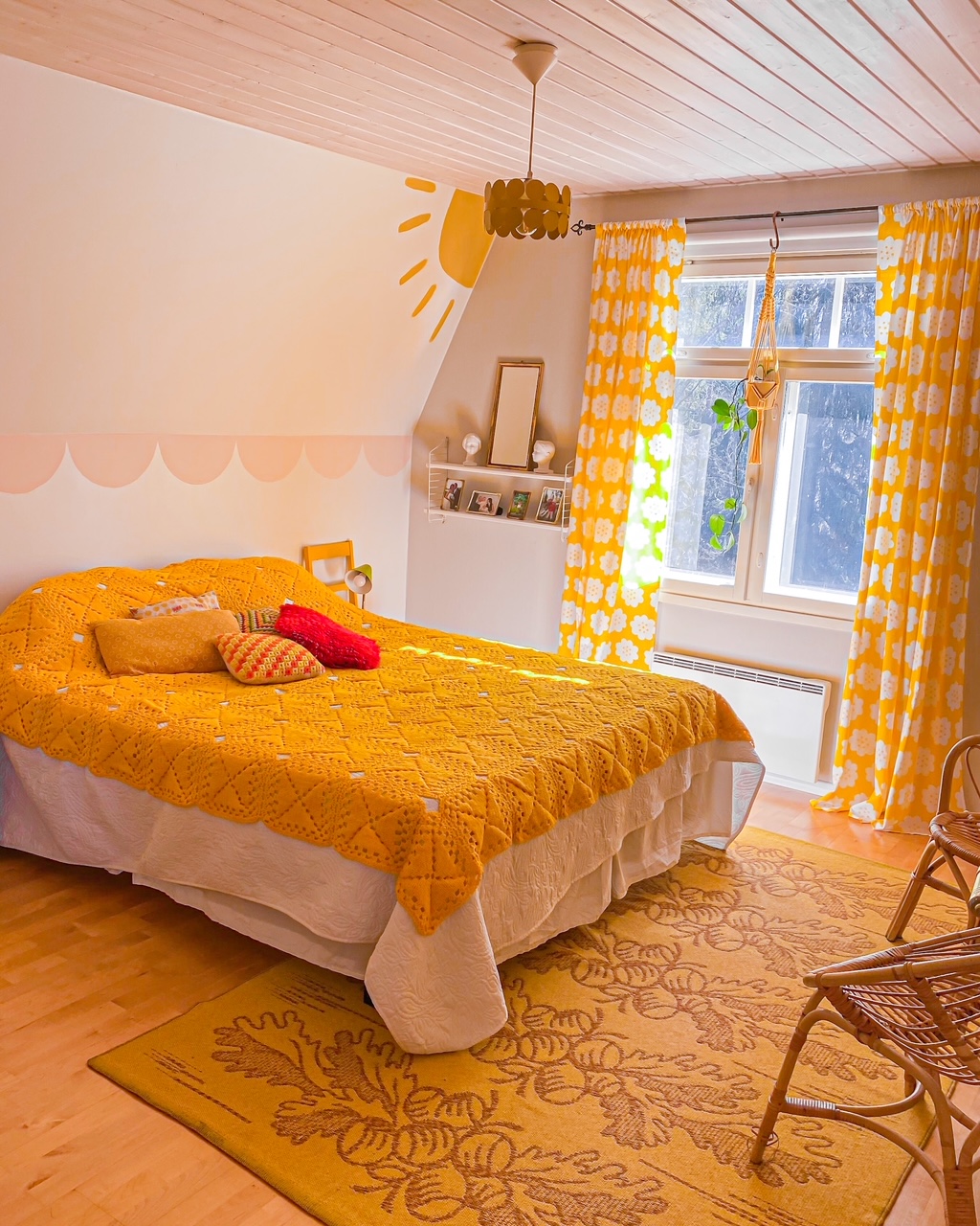 Keltainen makuuhuone